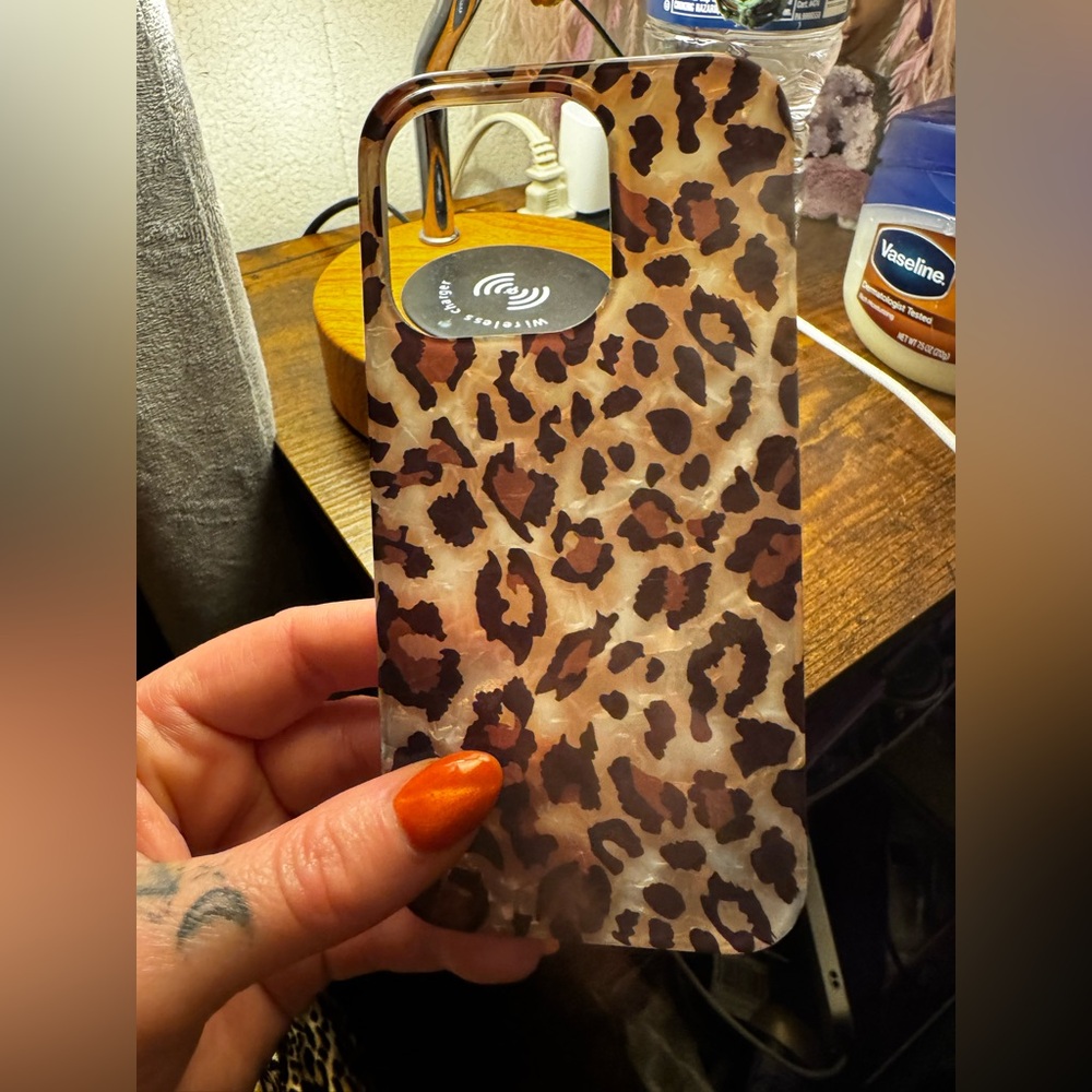 Chic Leopard Print Phone Case